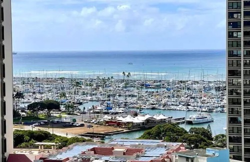 Ala Moana House | Ala Moana Hotel 14th FL R1 2Double Beds 4Person