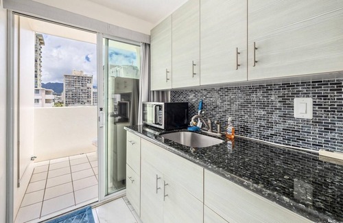 Waikiki Condo | ALOHA-WAIKIKI BEAUTIFUL OCEAN PENTHOUSE 1BR