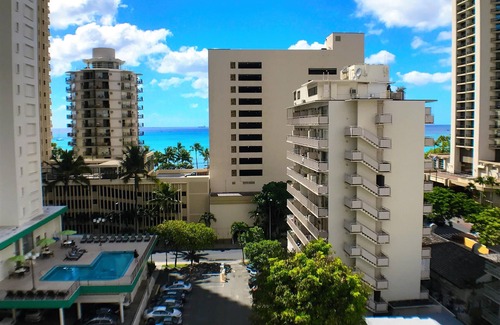Waikiki Apartment | ALOHA-WAIKIKI OCEAN VIEWS near beach 102
