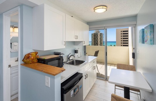 Waikiki Apartment | ALOHA-WAIKIKI OCEAN VIEW LIVING 11