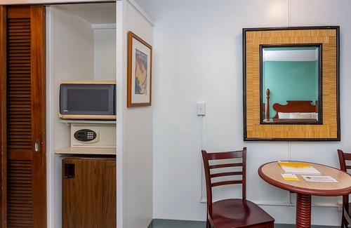 Ala Moana House | Attractions Nearby! 3 Convenient Units, Pet-Friendly, Onsite Pool