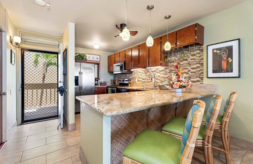 Kailua-Kona Condo | Beautiful Oceanfront Kona Bali Kai 3rd Floor Condo