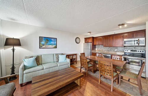 Waikiki Condo | Block to Beach! Koko Resorts at the Waikiki Banyan 21st Floor Deluxe Pool View, Free Parking & Wifi