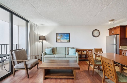 Waikiki Condo | Block to Beach! Koko Resorts at the Waikiki Banyan 21st Floor Deluxe Pool View, Free Parking & Wifi