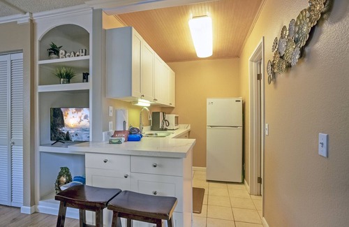 Princeville Condo | Cheerful & Affordable Studio Apartment - Walking Distance to Beaches
