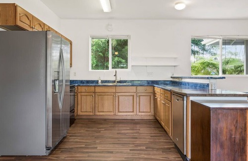 Keaau House | Clean, Modern Home on private 1 acre in Hawaiian Paradise Park.