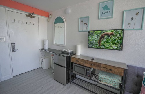 McCully - Moiliili Apartment | Diamond Ocean And Canal View Affordable Great Value