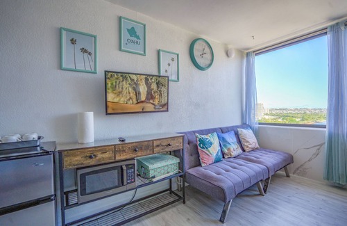 McCully - Moiliili Apartment | Diamond Ocean And Canal View Affordable Great Value