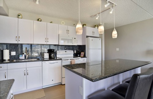 Waikiki Apartment | Fully Remodeled View Condo with Free Parking and Hi-Speed WiFi