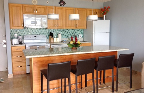 Waikiki Condo | Fully Remodelled View Condo Near Waikiki Beach with Free Parking/WiFi