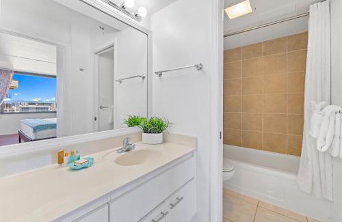 Waikiki Apartment | Hawaii Dream Escape, Ocean Views & Free Parking