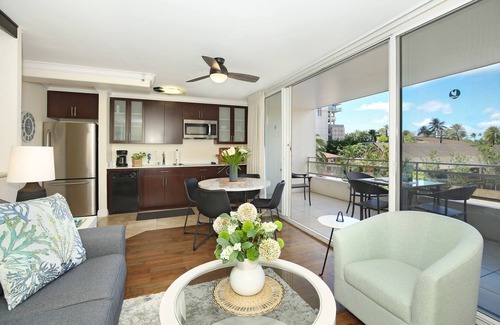 Waikiki Condo | Heart of Waikiki! Lower Floor! Close to Beach! FREE Parking & Wi-Fi, Kitchen!