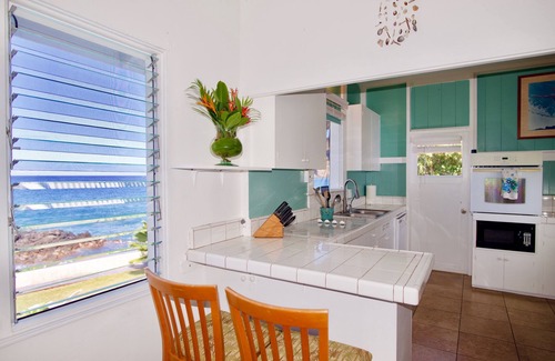 Honaunau-Napoopoo House | Lawai'a Sea Lodge Upstairs - Ocean Front - Hosted - KAYAKS INCLUDED