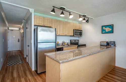 Kihei Condo | Leinaala Oceanfront #304 Oceanfront Condo with Panoramic Ocean Views! A/C