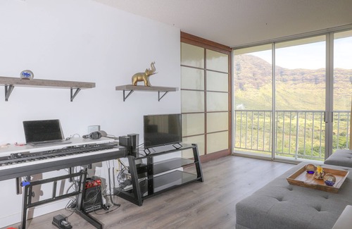 Makaha Condo | Makaha Valley Towers-16th Floor-Amazing View