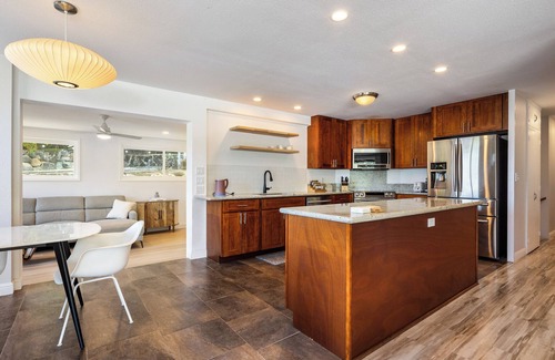 Manoa House | Mid-Century Modern Manoa Home with a Mountain View