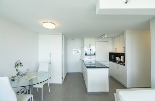 Waikiki Condo | Modern 43rd Floor 1BD - Views of Panoramic Ocean & Diamond Head!