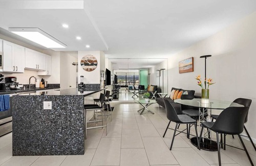 Waikiki Condo | Monthly Discovery Bay 3717 Mountain/City Views 2 Bd 1Ba 2 Queen Beds