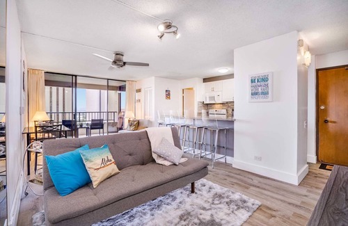 Waikiki Condo | Monthly- Discovery Bay 2203 Ocean/Sunset/Marina/City Views - Q Bed/Twin Sofabed