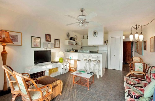 Kaunakakai Condo | Ocean Bliss W/Lanai, Kitchen and Fans–Molokai Shores