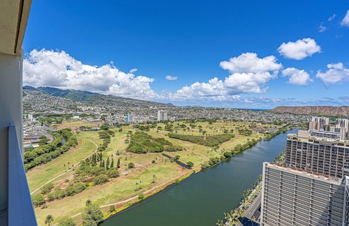Waikiki Condo | Ocean & Diamond Head Views Condo at Island Colony w/Building Amenities
