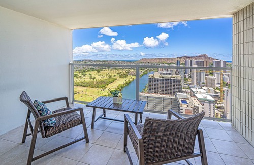 Waikiki Condo | Ocean & Diamond Head Views Condo at Island Colony w/Building Amenities