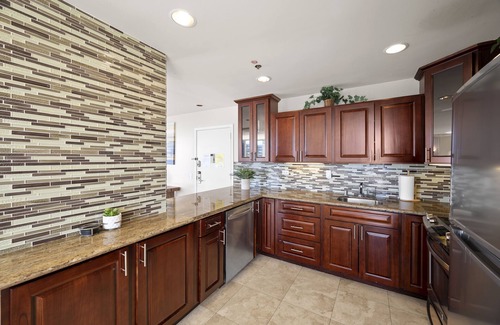 Waikiki Condo | Ocean-Diamond Head Views PH Condo at Ilikai Hotel by the Beach w/Full Kitchen