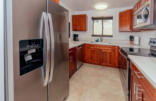 Waikiki Condo | Ocean View Paradise Escape at Waikiki Beach Tower Near Shops & Restaurants