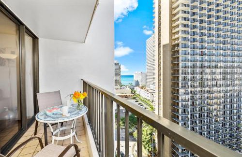 Waikiki Apartment | Ocean View, Steps to Waikiki Beach and Free Parking
