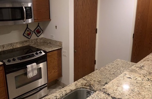 Kalihi - Palama Apartment | Penthouse In Downtown Honolulu with Private Rooftop Lanai
