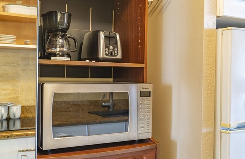 Waikiki Condo | Penthouse Studio in Western Waikiki - convenient location, & stunning views!