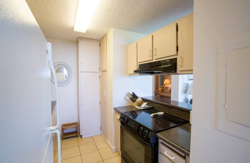 Kihei Condo | Romantic Maui Getaway! Direct Beach~Ocean Front! ~ Ground floor! Hotel Protected