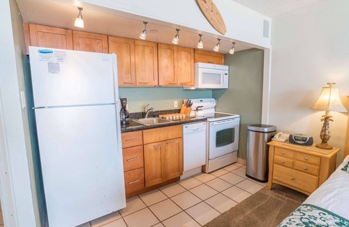 Kahana Condo | Royal Kahana 1104 - Oceanview Studio - Free Activities - Oceanfront Complex!