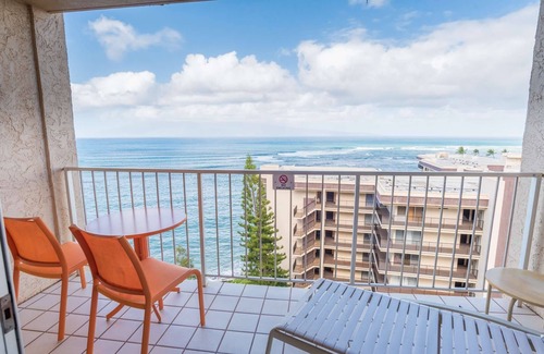 Kahana Condo | Royal Kahana 1104 - Oceanview Studio - Free Activities - Oceanfront Complex!