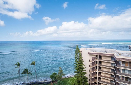 Kahana Condo | Royal Kahana 1104 - Oceanview Studio - Free Activities - Oceanfront Complex!