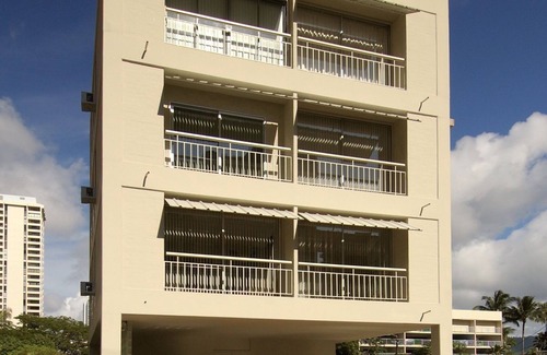 Waikiki Condo | Royal Moana Condo Steps to Waikiki Beach w/Parking & Full Kitchen-Bbq Grill