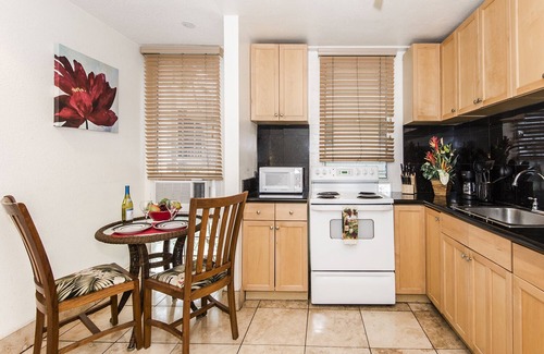 Waikiki Condo | Royal Moana Condo Steps to Waikiki Beach w/Kitchen & Near Shops-Restaurants