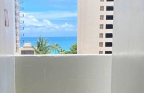 Waikiki Condo | Studio Steps From Waikiki Beach - #906-A