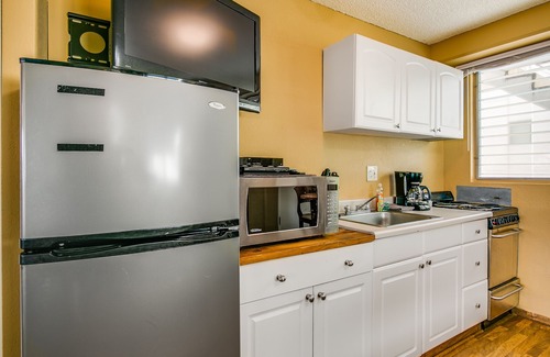 Waikiki Apartment | Surfer's Dream Condo w/Full Kitchen - Free Wifi, Sleeps 4