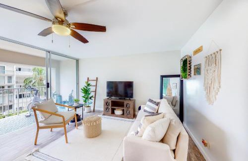 Waikiki Apartment | The Keoniana #111