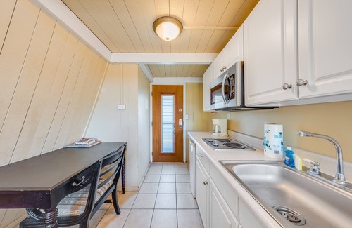 Kaunakakai Apartment | Tropical studio in oceanfront resort w/pool, WiFi, & kitchenette - snowbirds OK