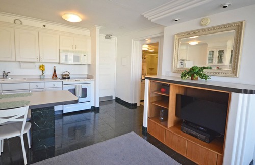 Waikiki Condo | Waikiki Banyan 1909 Amazing Views and Just Steps to the Beach