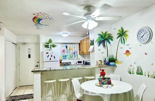 McCully - Moiliili Apartment | Waikiki Island Style Apartment, 2 Bedrooms, FREE parking, Sleep 6