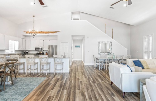 Grayton Beach House | 1 minute walk to PUBLIC BEACH + Heated Pool +Bikes +Corn Hole +Large Gas Grill