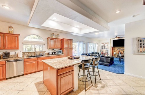 Winchester House | 10 Bedroom Botanical Oasis - Entertainment Paradise - Perfect for Group Getaways