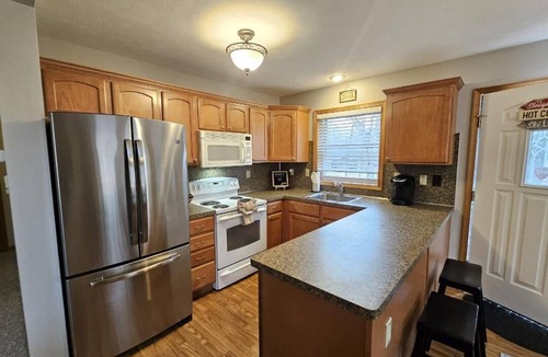 Briar Crest Woods Cabin | 10 Guests- 3 bedrooms with Bonus Game Room, Foosball, Arcade Game, Firepit, Lake