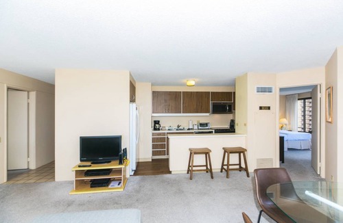 Waikiki Condo | 105 m² Condo ∙ 2 bedrooms ∙ 4 guests