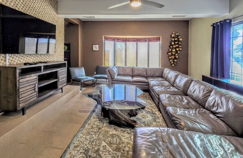Las Vegas House | #114 Speakeasy Oasis with Pool & Spa & Game Room: mins to LVStrip/Airport