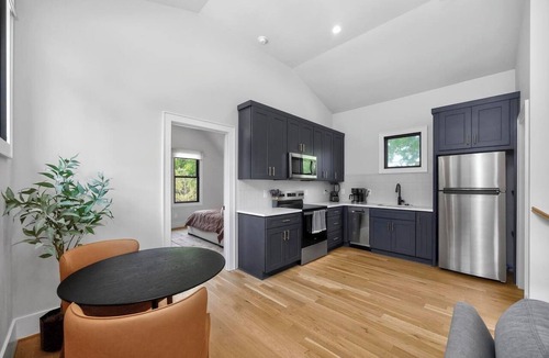 Belmont - Hillsboro House | 12 South Luxury Nest - Convenient and Complete