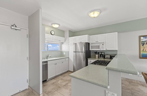 Honolulu Condo | 13th Fl Waikiki Shore Condo | king Bed | Balcony | Ocean View